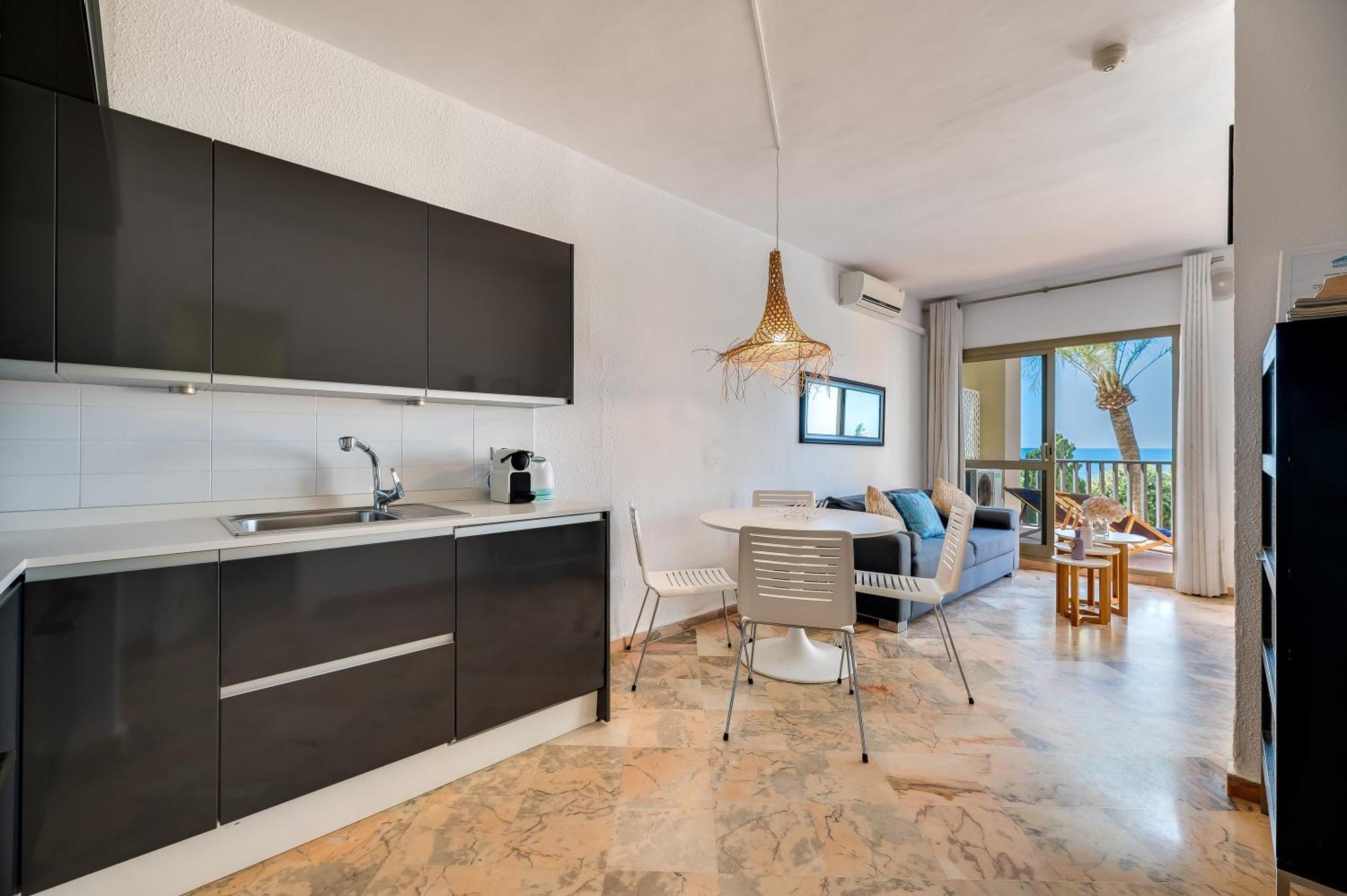 Front Line Beach Studio Apartment Marbella Eksteriør bilde