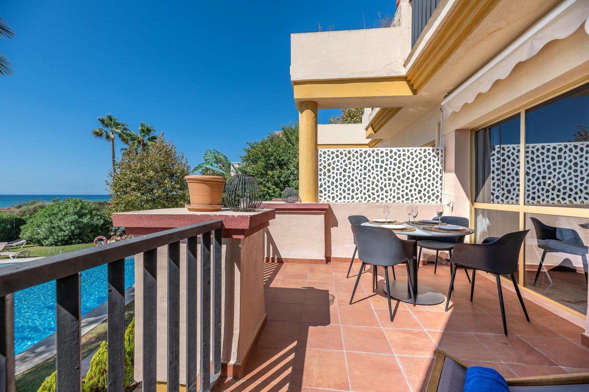 Front Line Beach Studio Apartment Marbella Eksteriør bilde