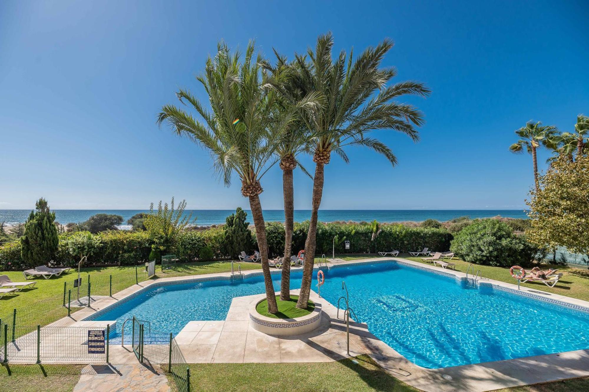 Front Line Beach Studio Apartment Marbella Eksteriør bilde