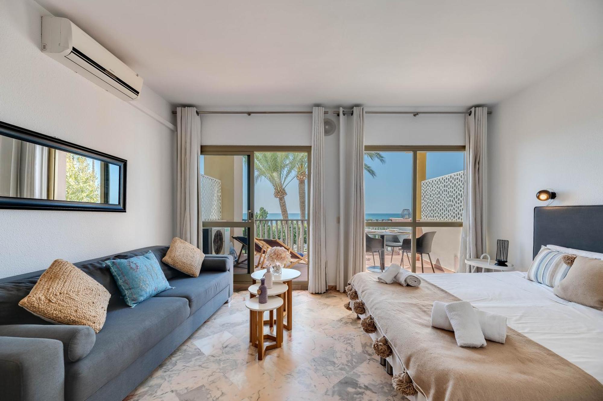 Front Line Beach Studio Apartment Marbella Eksteriør bilde