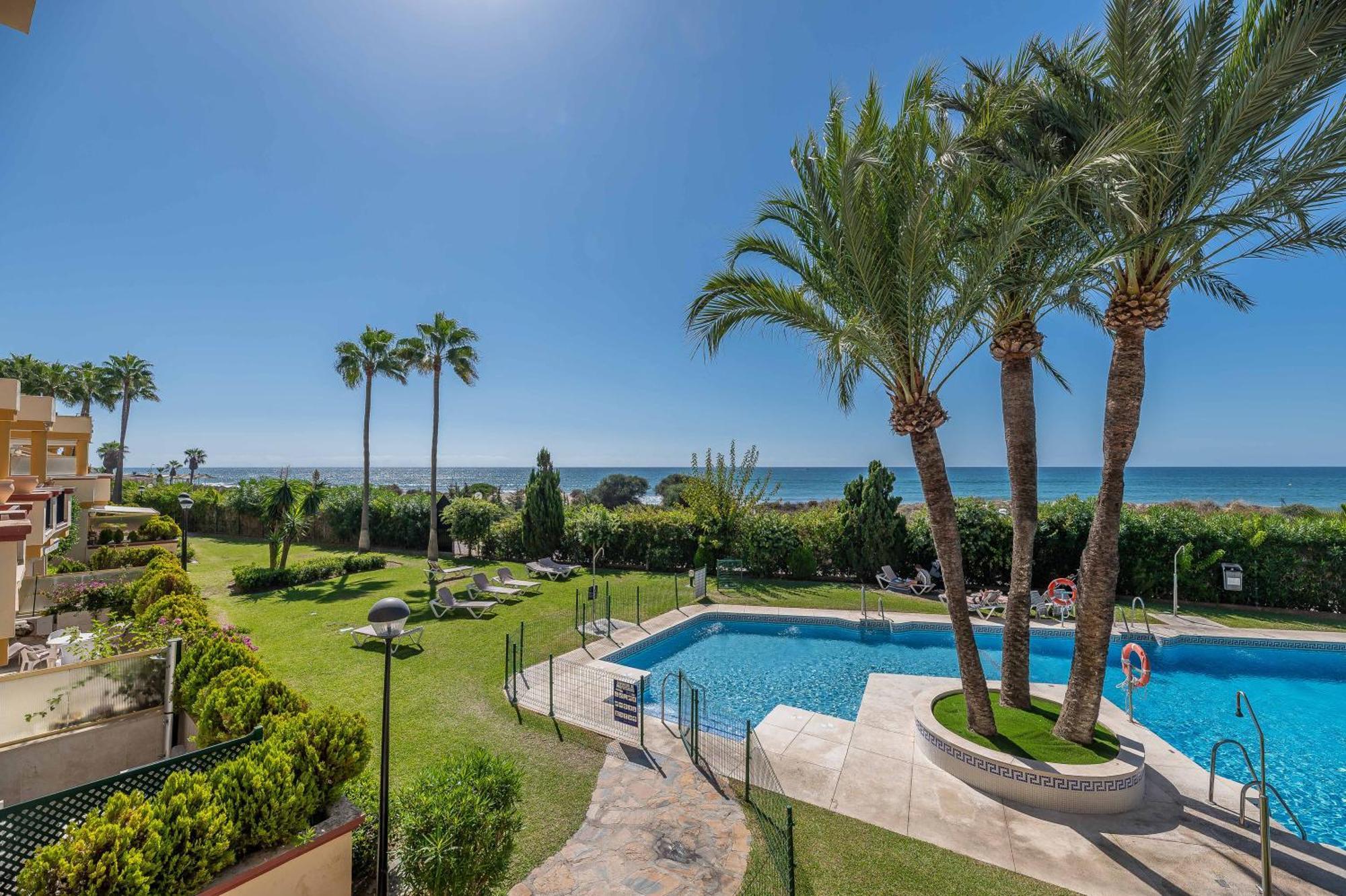 Front Line Beach Studio Apartment Marbella Eksteriør bilde